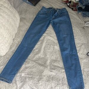 710 Levi’s Super Skinny jeggings size 28